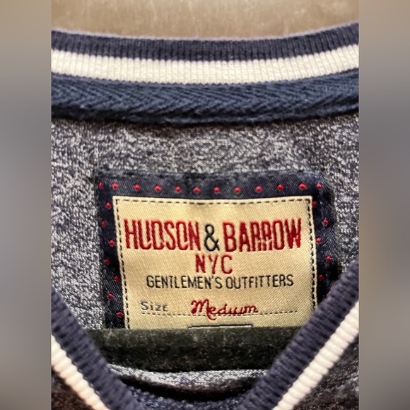 Hudson & Barrow NYC Men’s Shirt Navy and White Colorblock Crew Neck - Picture 2 of 2